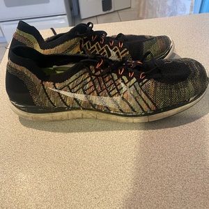 Mens Size 15 Nike Fly Knits